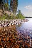 Слайдовое фото янтарного побережья озера Кайналайнен. Фото пейзаж имеет красивый, насыщенный цвет