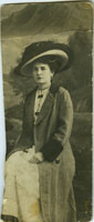 Старинный фотопортрет женщины в шляпе