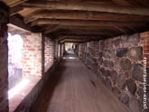 Фото каменных коридоров внутри стен Соловецкого монастыря