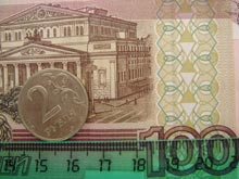 Фото 2-х рублевой монеты и бумажной 100 рублевой купюры в полном размере 2592 на 1944 пикселя (2,3 Мб)