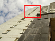 Фото фрагмент изображения панельного многоэтажного дома в размере 800 на 600 пикселей (384 Кб)